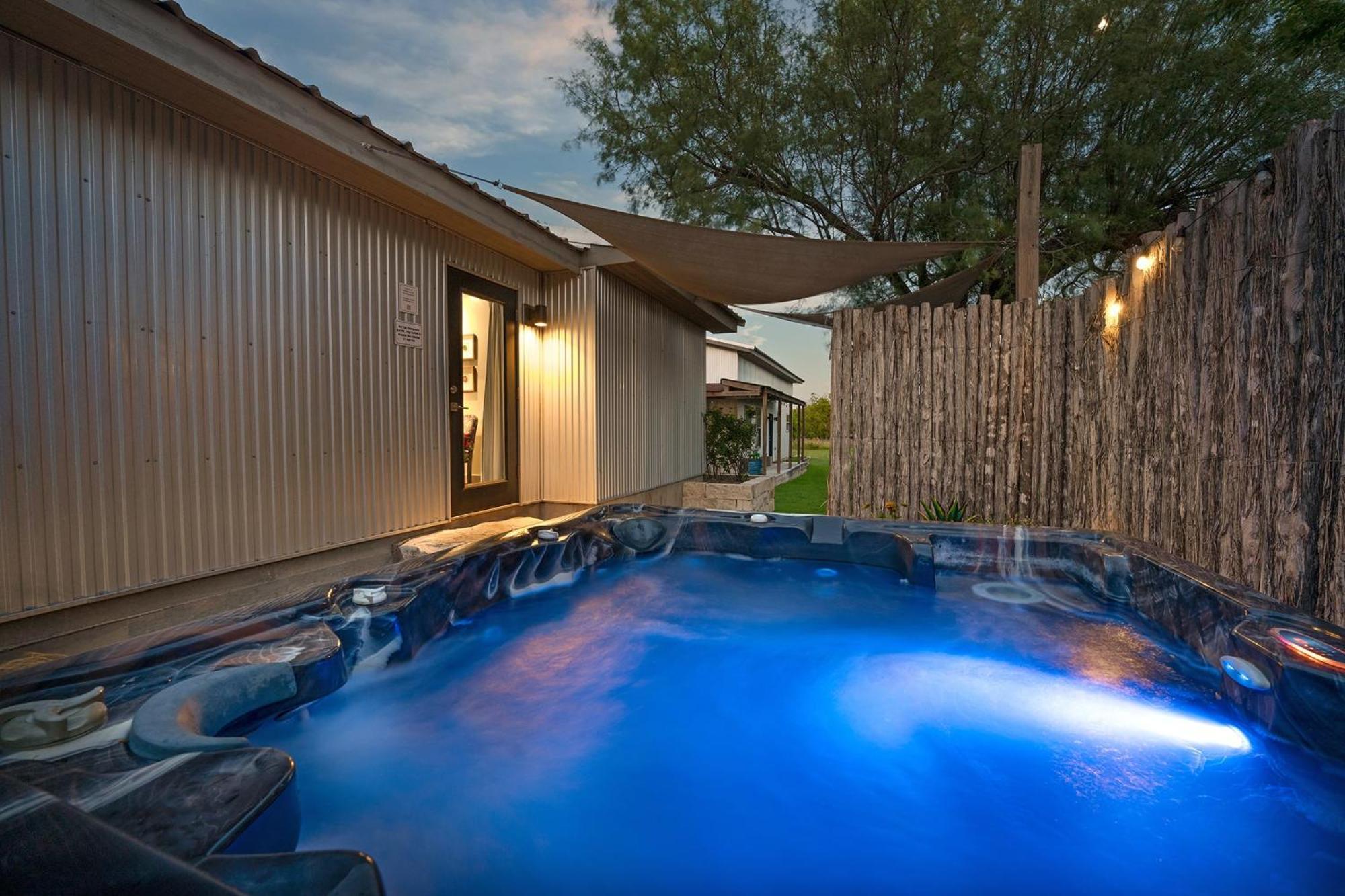 Claret House Full Kitchen And Private Hot Tub Villa Fredericksburg Buitenkant foto