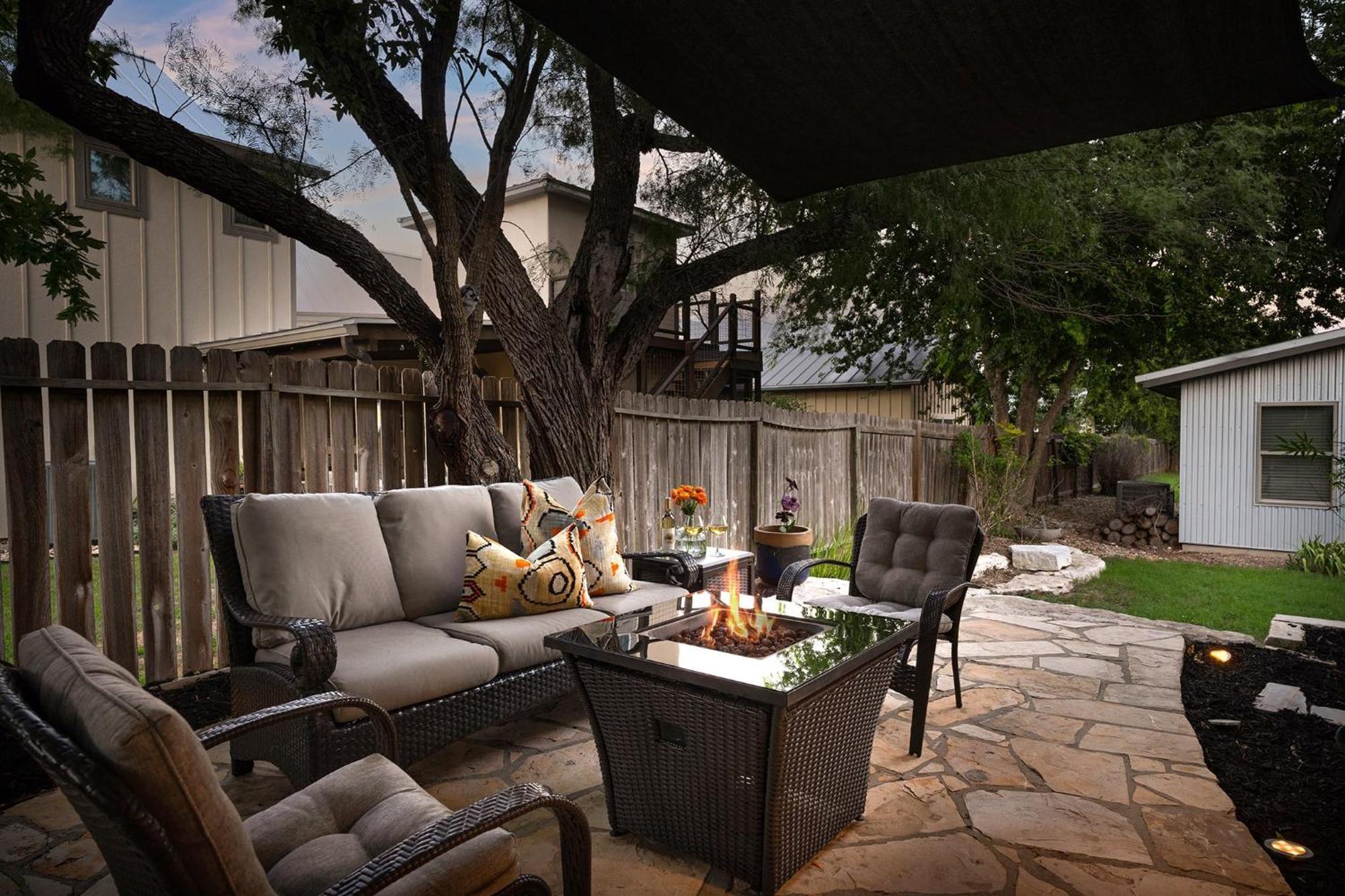 Claret House Full Kitchen And Private Hot Tub Villa Fredericksburg Buitenkant foto